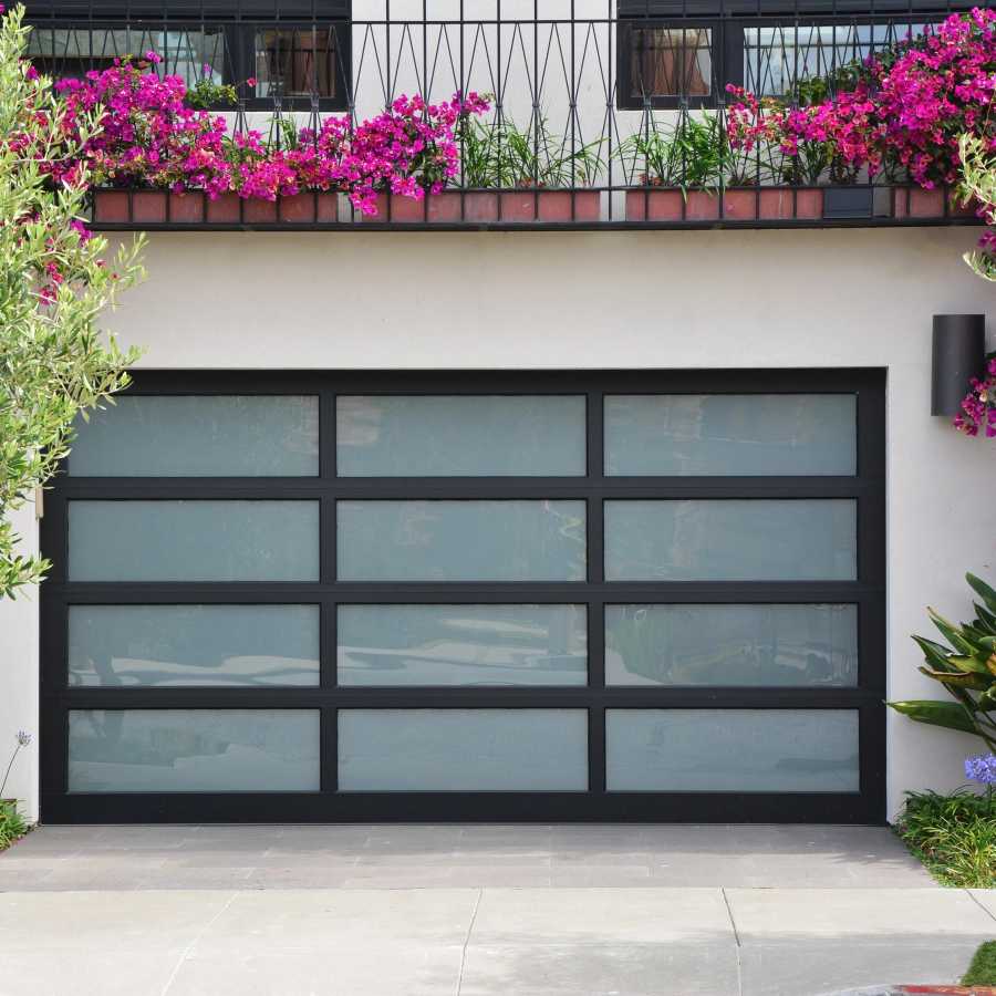 Why Everyone’s Painting Their Garage Doors (And You Should Too)